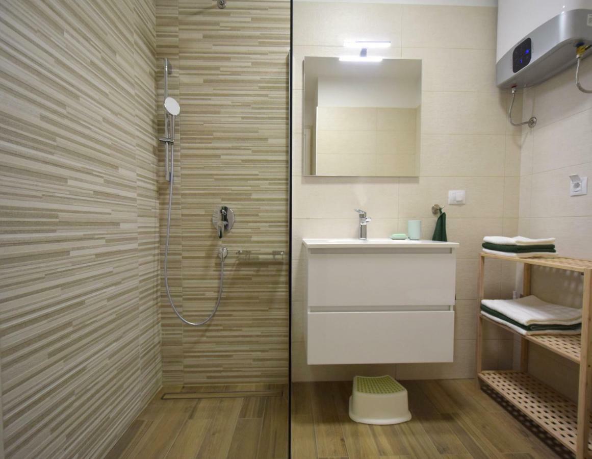 Apartments Medna Čižići Eksteriør bilde