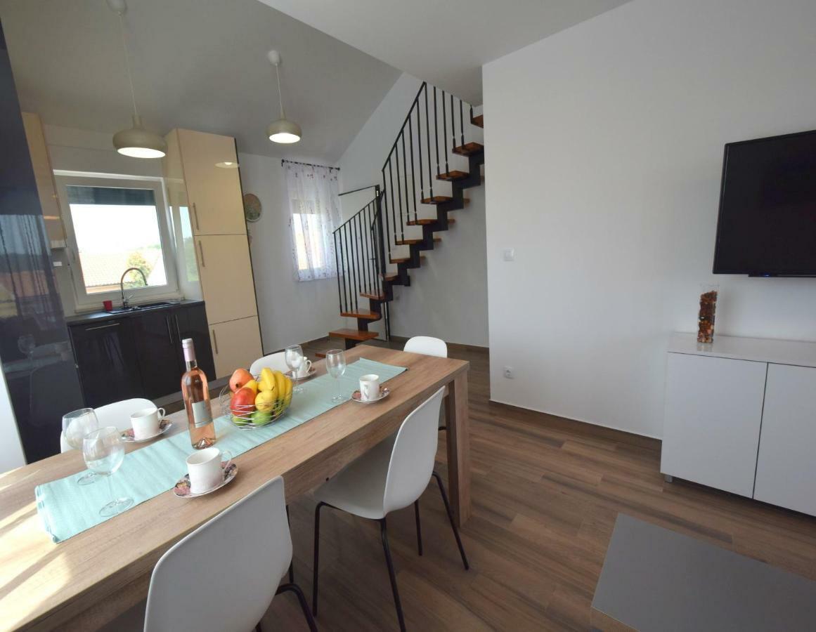 Apartments Medna Čižići Eksteriør bilde