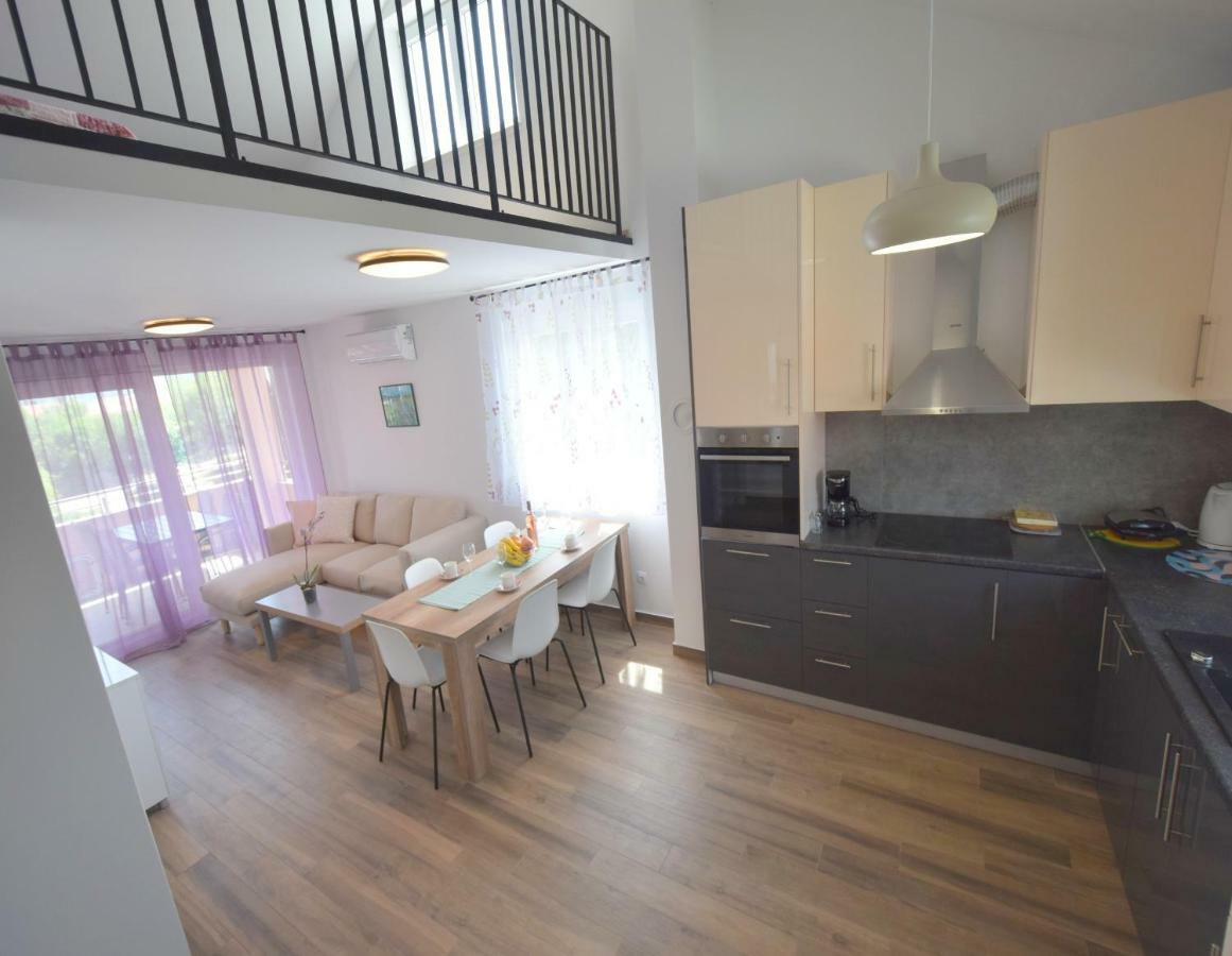 Apartments Medna Čižići Eksteriør bilde
